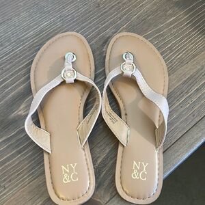 NWOT New York and Company O-Ring Thong Sandals size 6